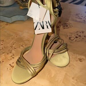 Zara Women's Strappy Heels - Light Green - Sz 37 women’s size 6.5(US) brand new